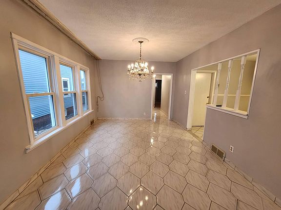 2nd image of 27 Shoreham Pkwy