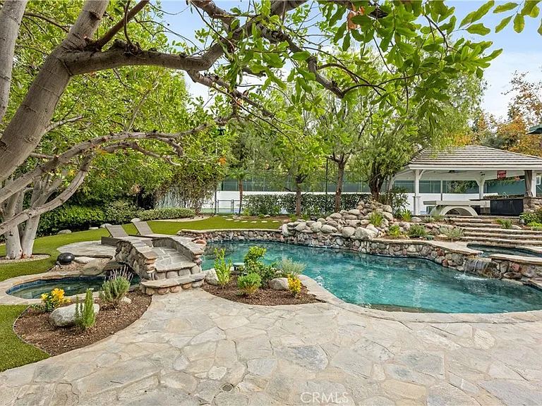 4550 Encino Ave — Photo 23