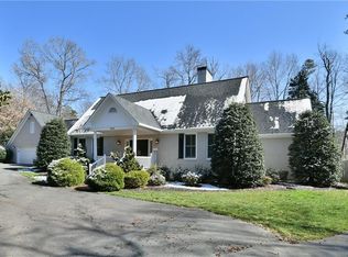 2675 Forsyth Club Dr, Winston Salem, NC 27106