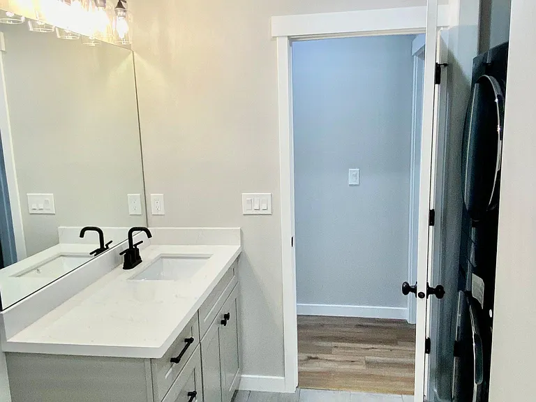N 220 W — Photo 9