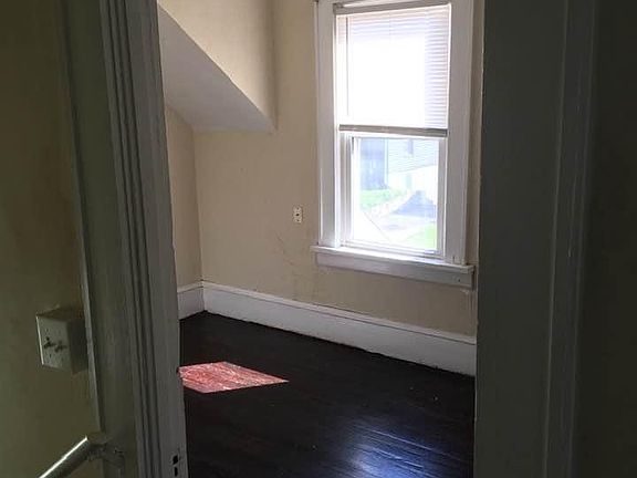 5th image of 938 Morehead Ave SE