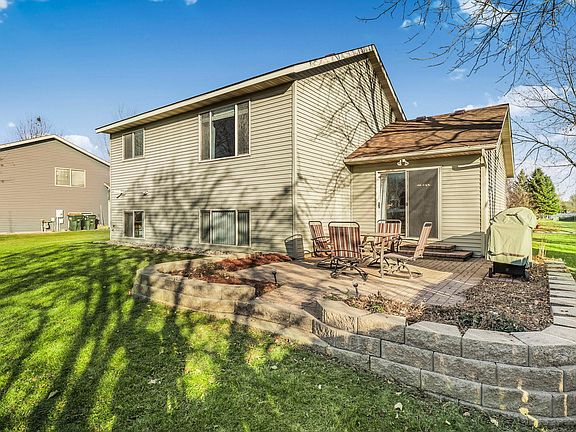 2nd image of 1083 Lawrence Cir