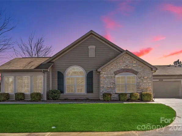 2308 Coltsview Ln, Matthews, NC 28105