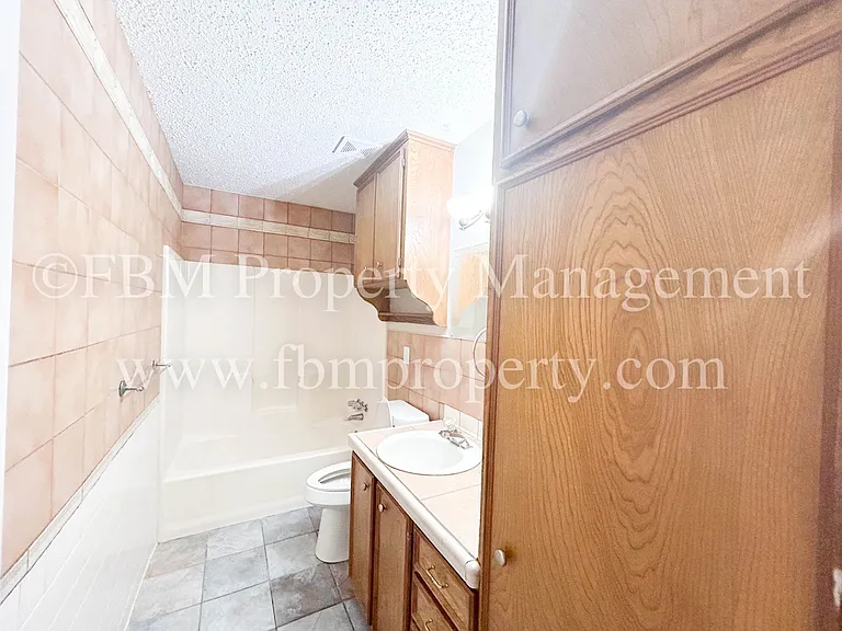 2539 W Sycamore Ave — Photo 14