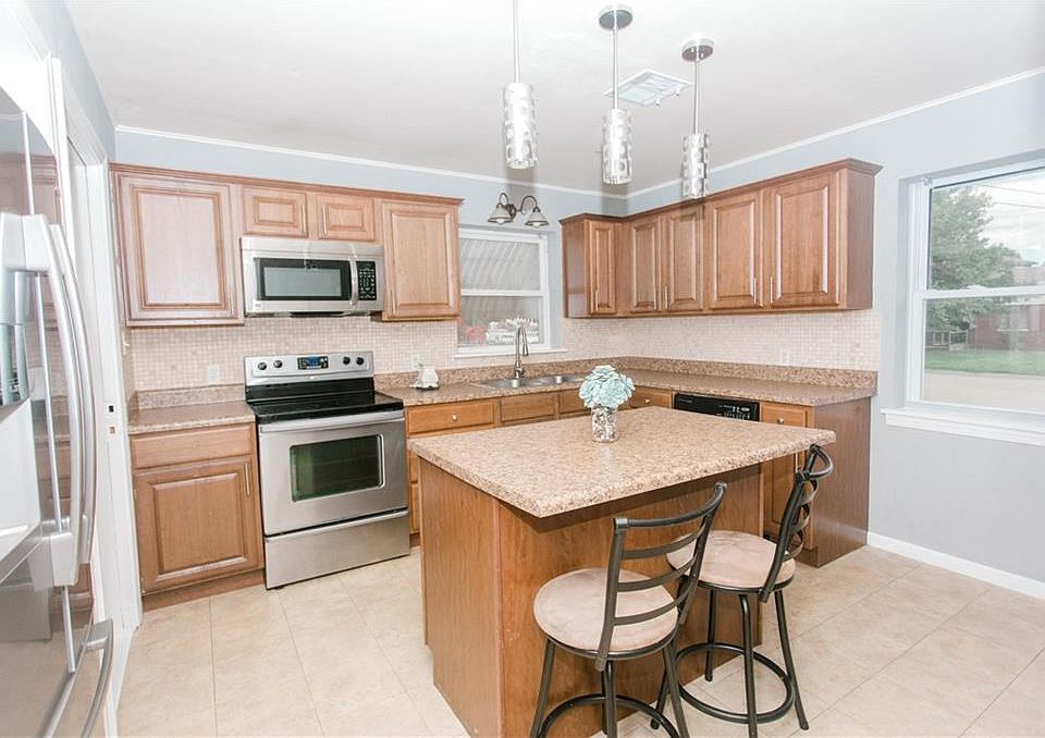 2nd image of 3744 NW 20th St