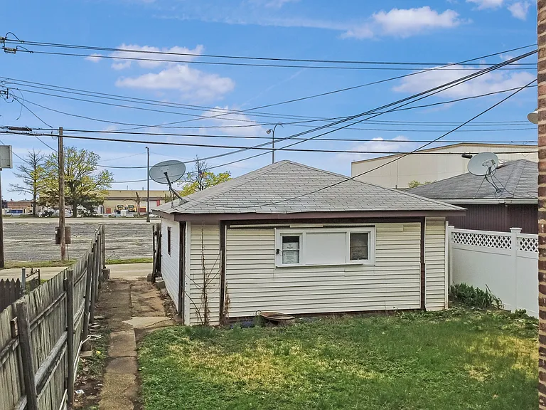 5156 W 63rd Pl — Photo 2