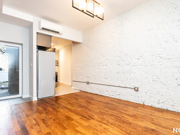 1553 De Kalb Avenue image 3 of 18