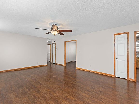 4th image of 209 Girard Ave