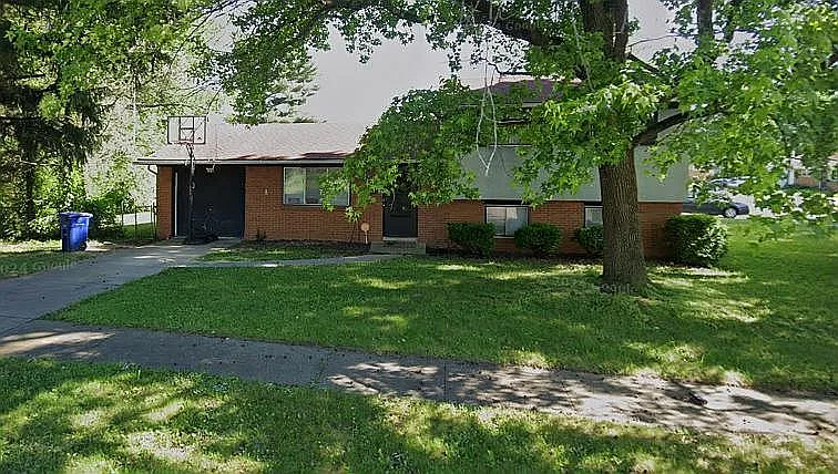 4889 Labelle Dr photo 1