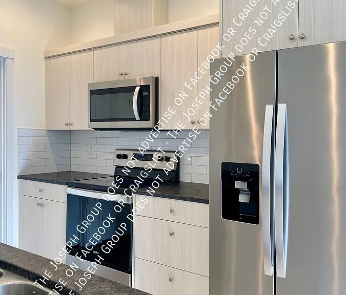 2285 Brome St #C — Photo 3