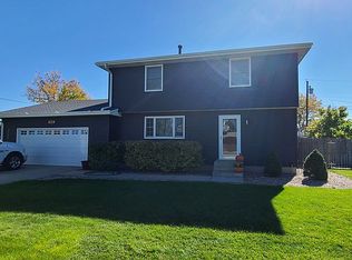 1926 Cheyenne Dr, Scottsbluff, NE 69361