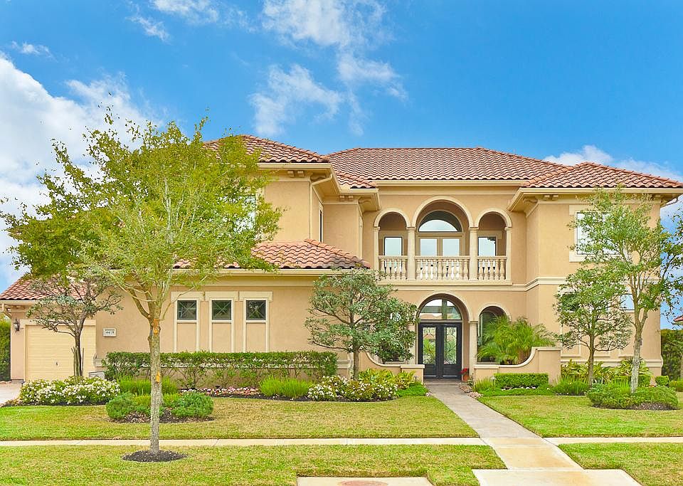 Aida Younis Team presents 4418 Della Creek Way in gated Waters Cove in Riverstone.