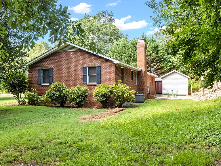 114 Fisher Dr — Photo 7