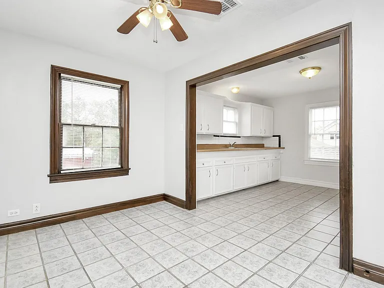 109 Amundsen St — Photo 12