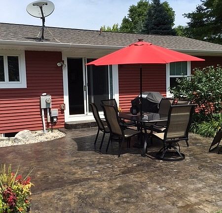 Spacious backyard patio : Create memories on this lovely backyard patio, plenty of room for entertai