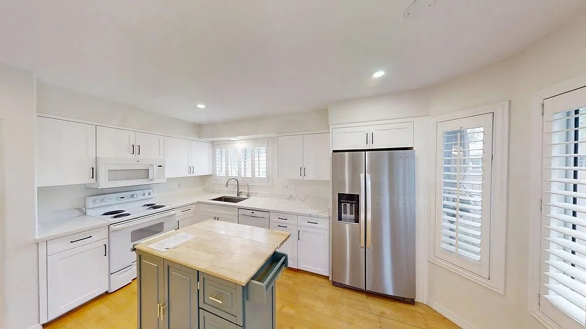 2875 W Highland St — Photo 4