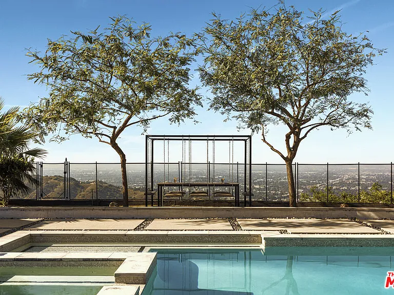 2715 Edwin Pl — Photo 2
