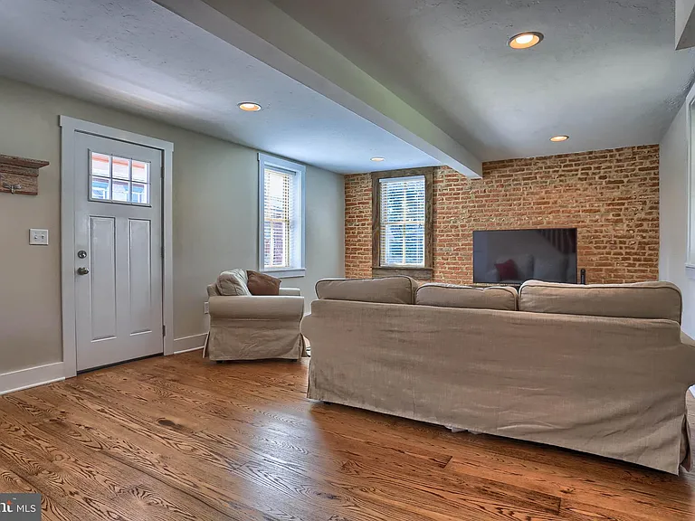 234 N Stratton St — Photo 7