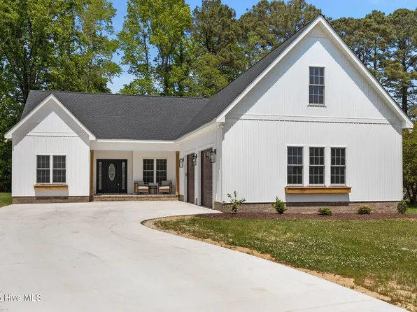 210 Crown Drive, Washington, NC 27889