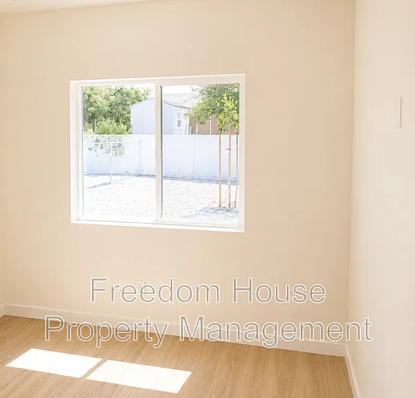 1701 Sycamore Ave #A — Photo 9