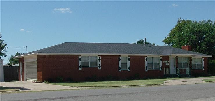1st image of 330 W Elm St