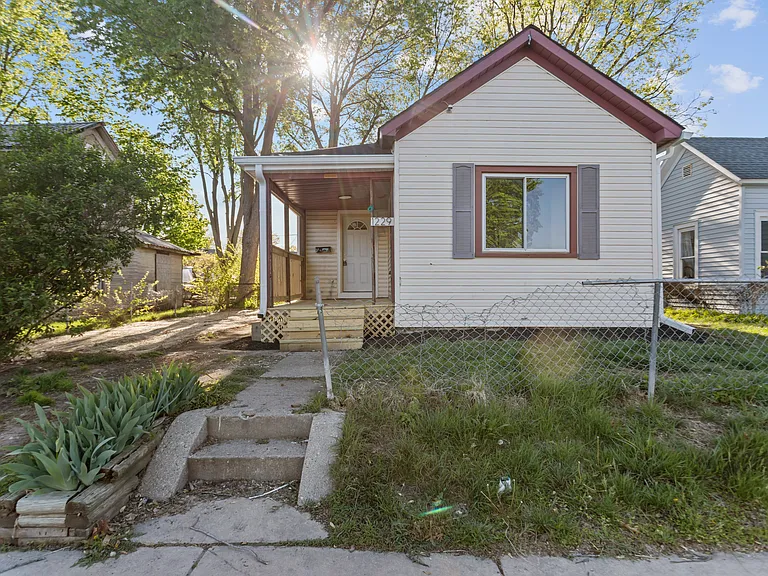 1229 N Courtland Ave — Photo 1