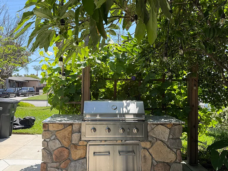 Hayter Ave — Photo 2