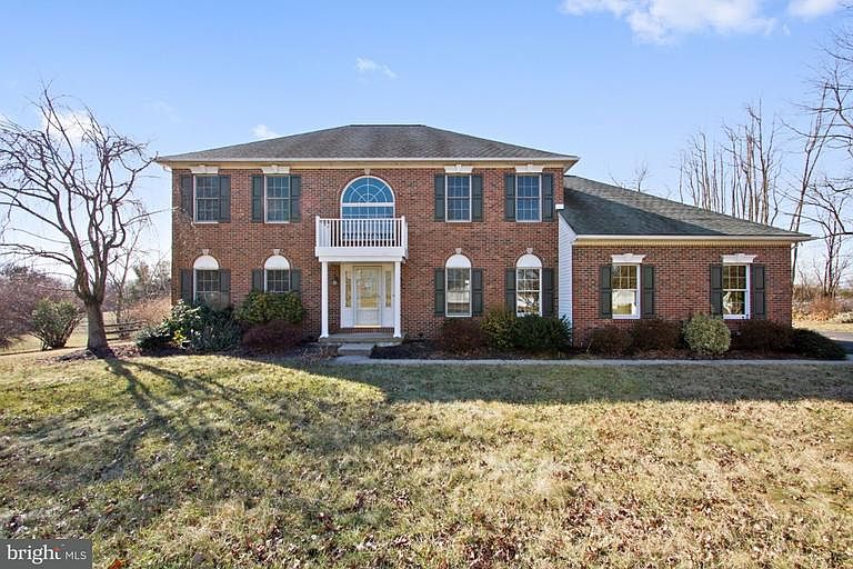 1st image of 307 Bromley Dr