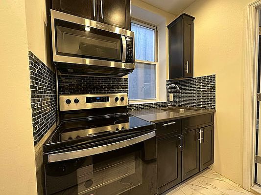 2nd image of 709 De Kalb Ave #3
