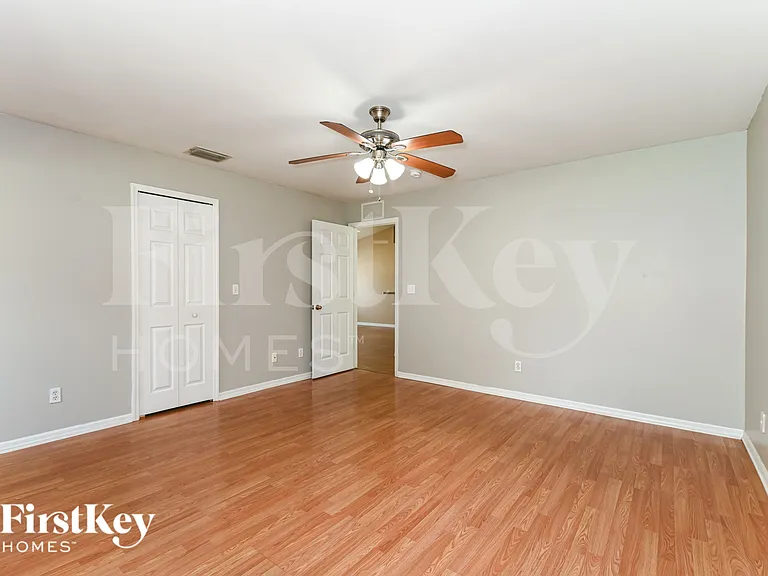 2108 NE 15th Pl — Photo 13