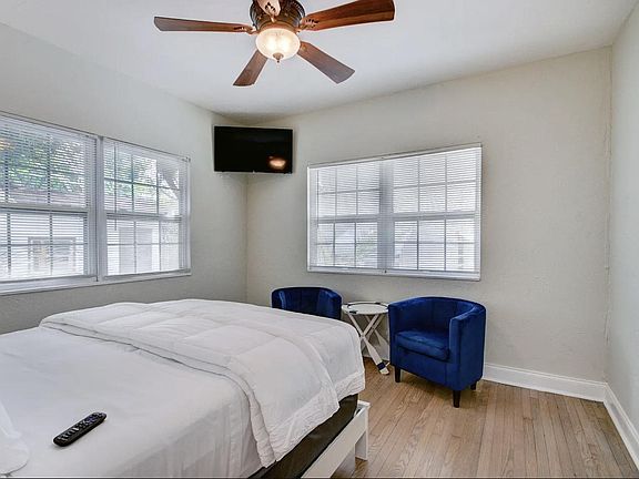 4th image of 910 34th St