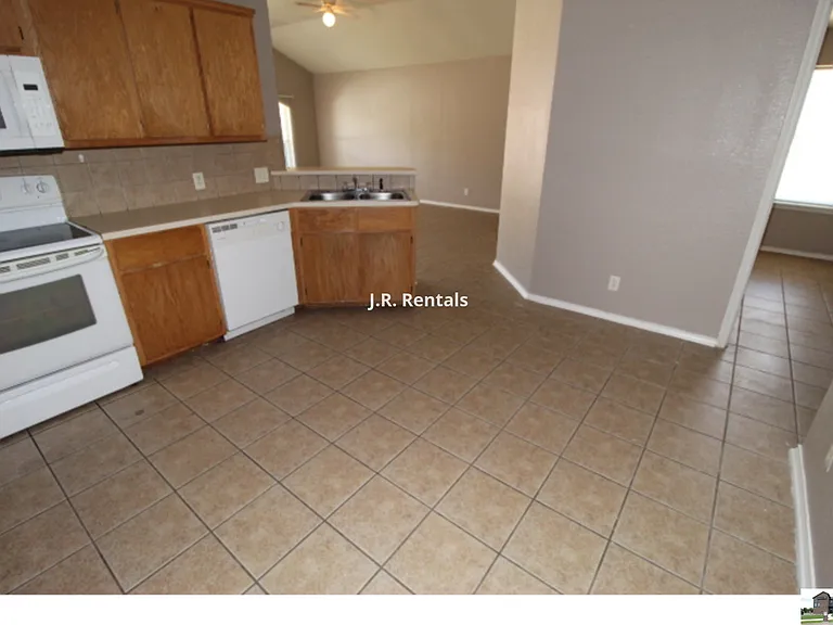 304 Jeff Gordon Dr #A — Photo 8