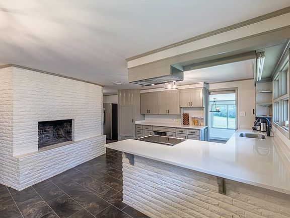 4th image of 103 Treemont Dr