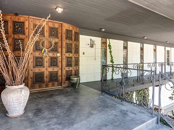3rd image of 3920 W Canyon Dr