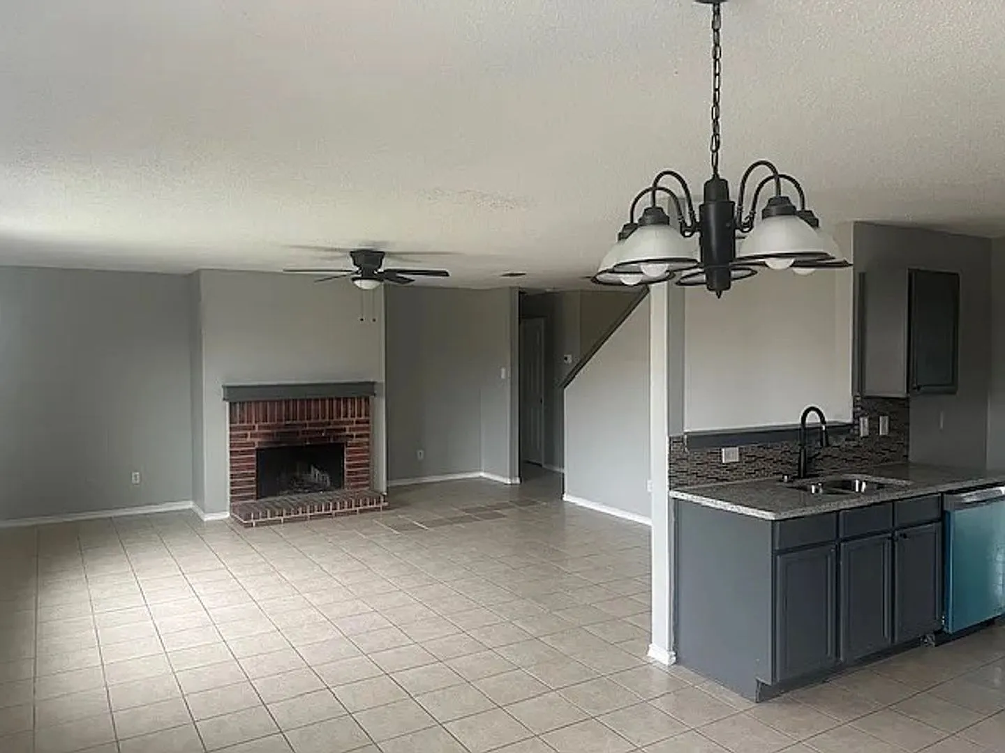 Room in 5 Bedroom Home at W Grove Ln — Photo 4