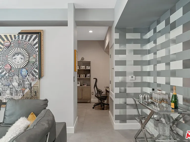 1250 N Harper Ave #302 — Photo 29
