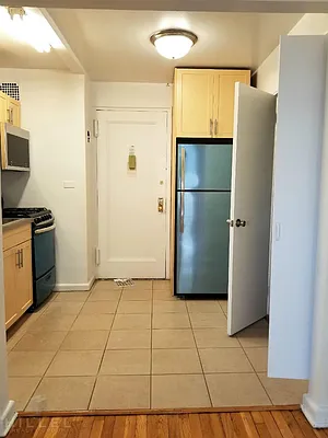 Rented by Hillel Realty Group | media 28