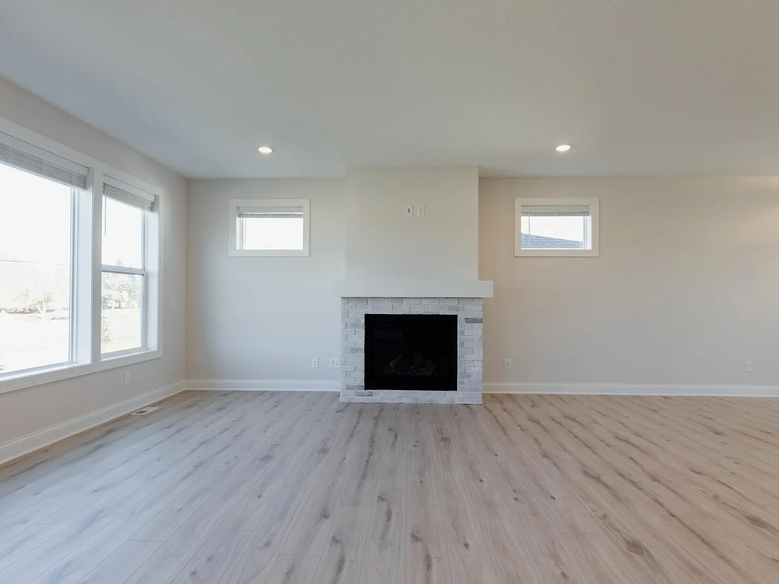 4 bed, 2200 sqft, $4,300 — Photo 4