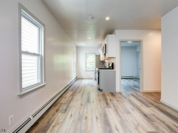 5th image of 37 Ella St Floor 2