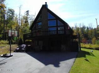 105 Maple Ln, Greentown, PA 18426