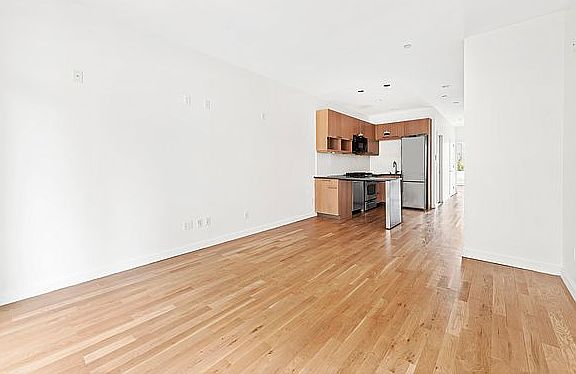 4th image of 330 E 119th St #5L