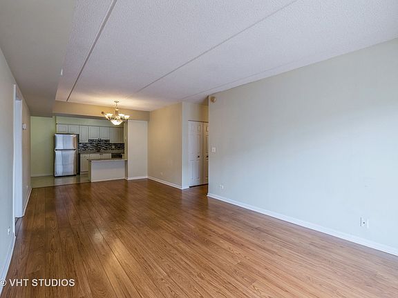 4th image of 3303 S Grove Ave #205
