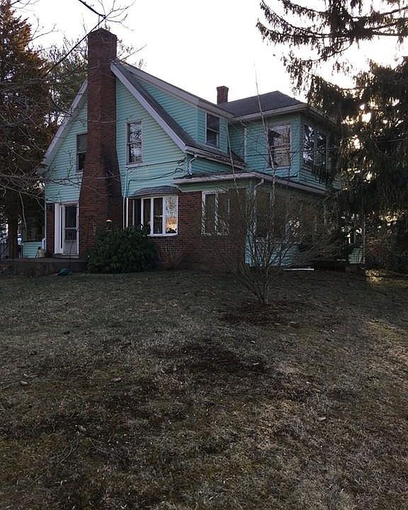 2nd image of 557 Summer St