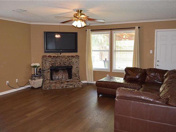 3rd image of 4605 Wedgewood Dr
