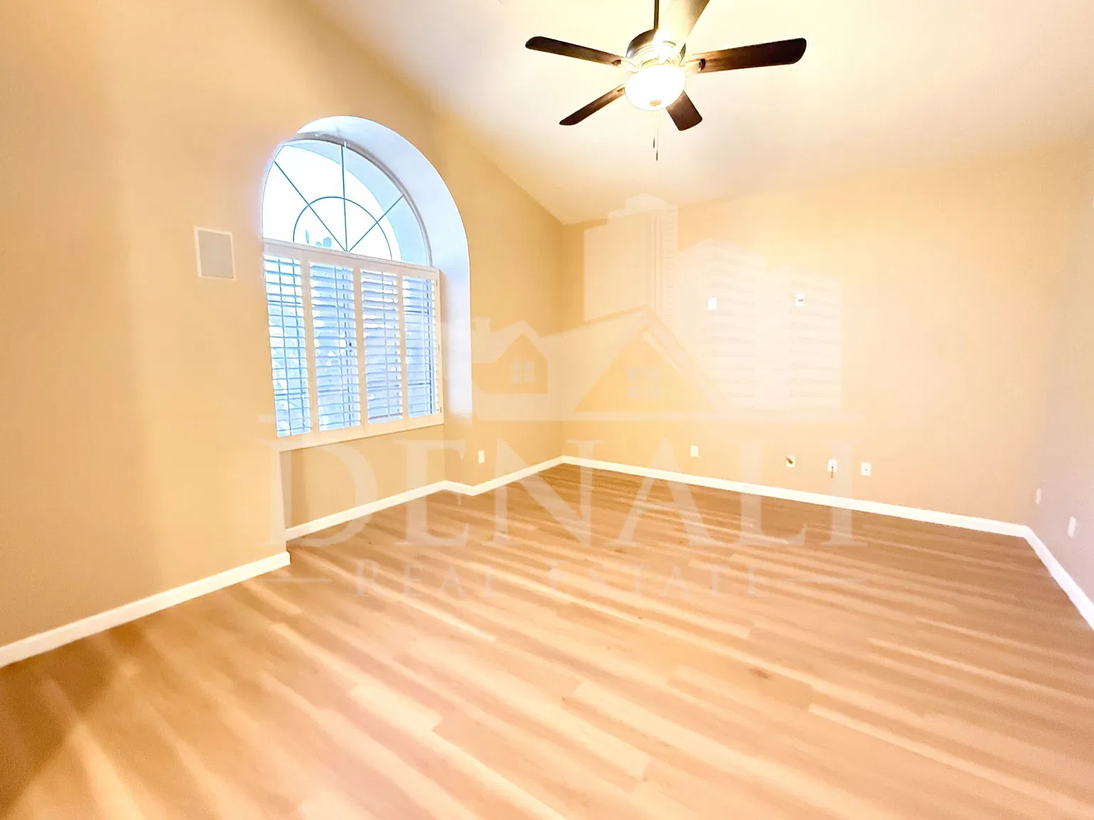 3 bed, 2.0 bath, 2356 sqft, $2,895 — Photo 4