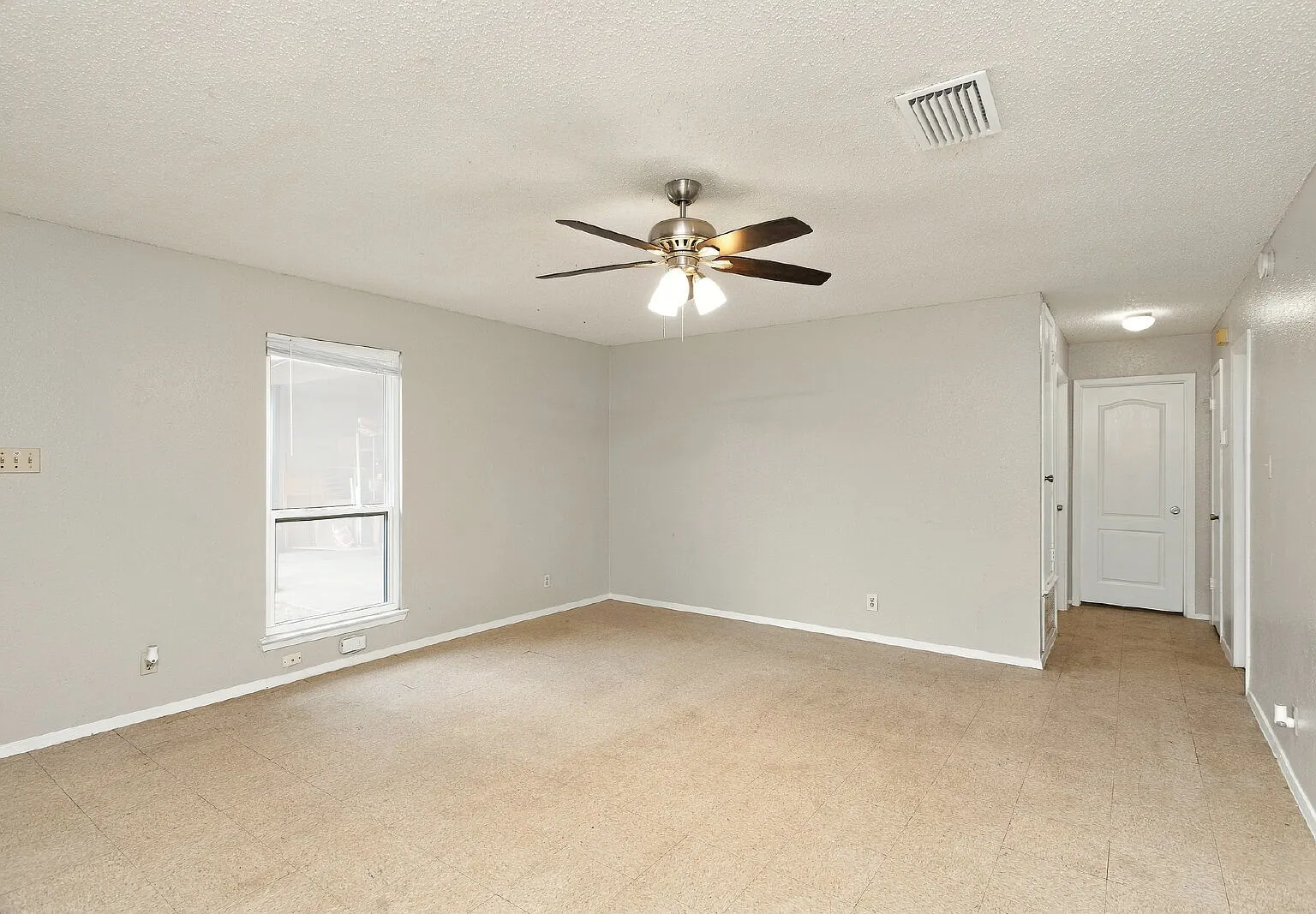 2 bed, 2.0 bath, 950 sqft, $1,399 — Photo 3