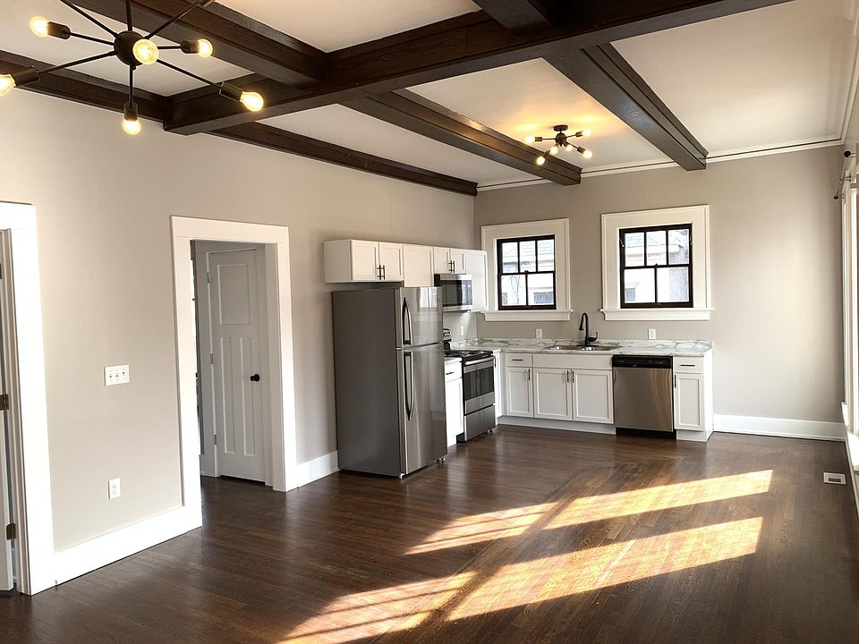 1st image of 211 E Franklin St #211