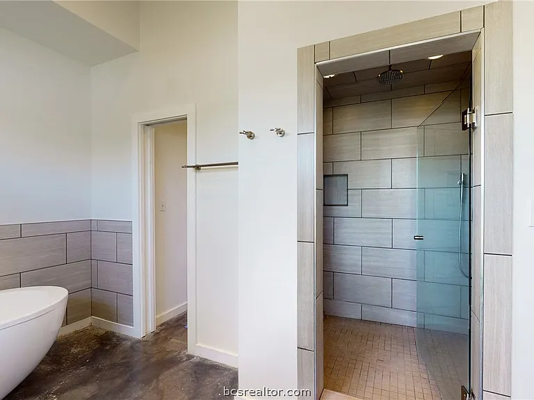 217 N Houston Ave — Photo 16