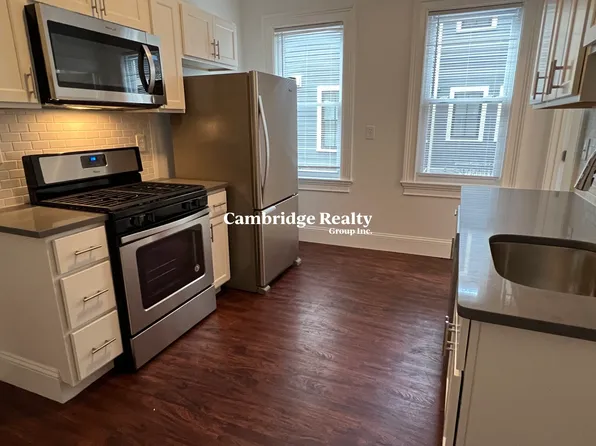 124 Columbia St #2T, Cambridge, MA 02139