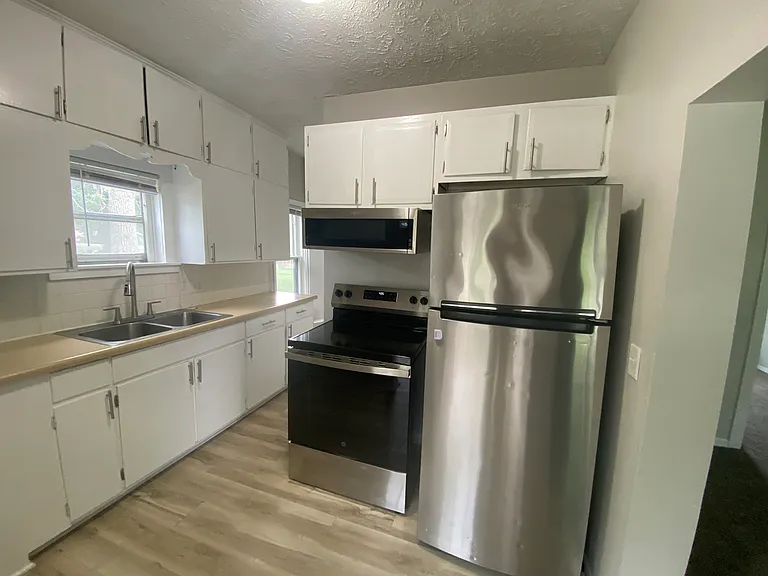 3931 Pioneers Blvd — Photo 8